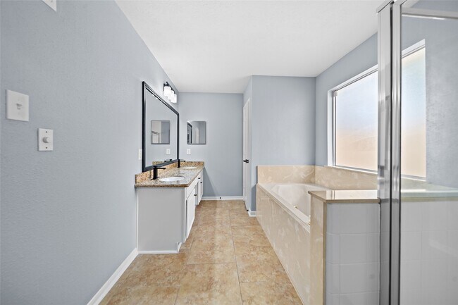 Building Photo - 6627 Greenhouse Rd