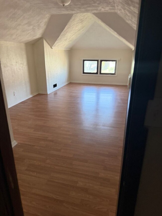 Building Photo - 331 W Johnny Lytle Ave