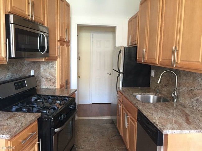 Primary Photo - 2 Stoddard Pl