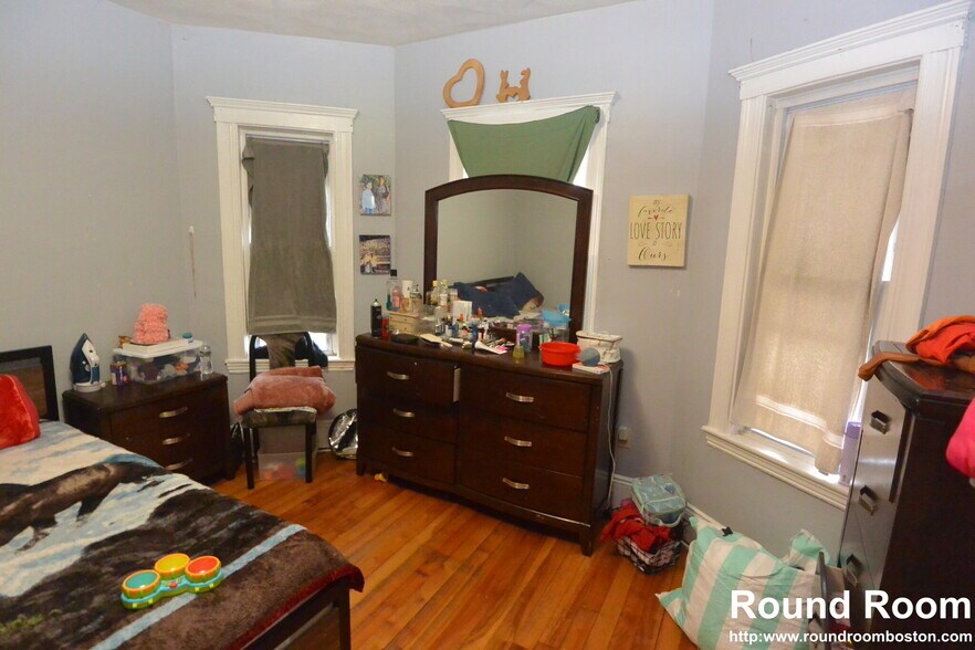 Building Photo - 10 Brackett St