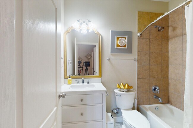 Building Photo - 6222 Skyline Dr