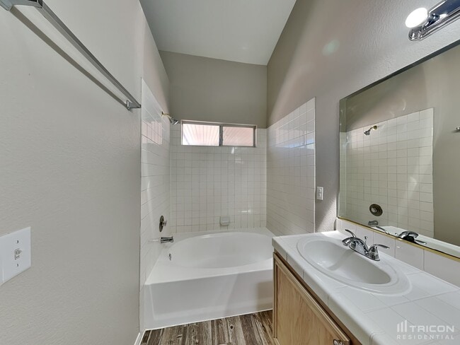 Building Photo - 523 Landra Ln