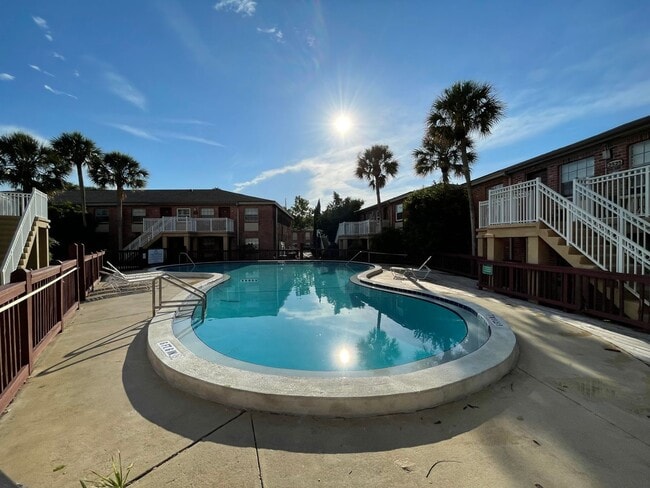 Building Photo - Great Location! 1BR/1BA Carrington Park Co...