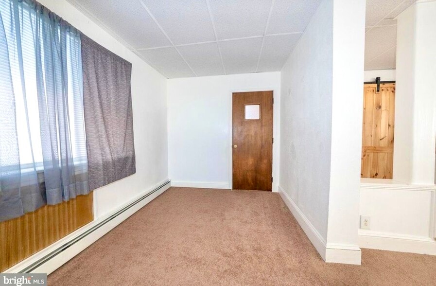 Building Photo - 206 E Hinckley Ave
