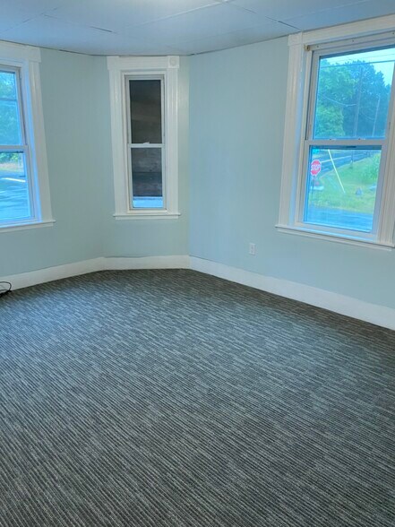 Living room - 114 Hampson St