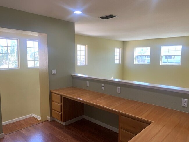 Building Photo - A SUPERB AND STUNNING 4 BEDROOM HOME IN TR...