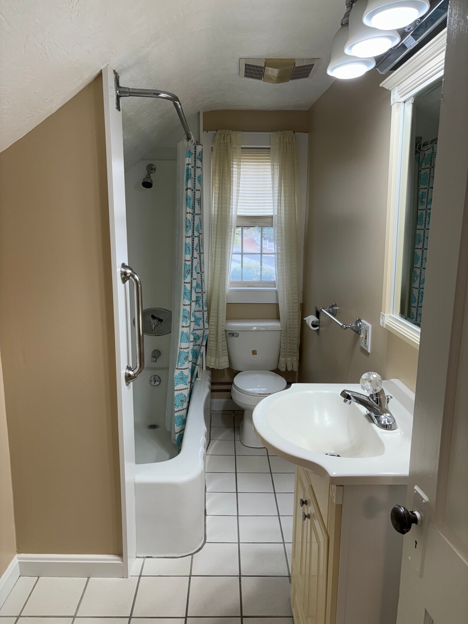 Building Photo - 72 Hoover St