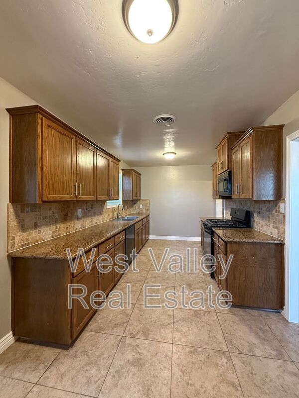 Building Photo - 408 F St