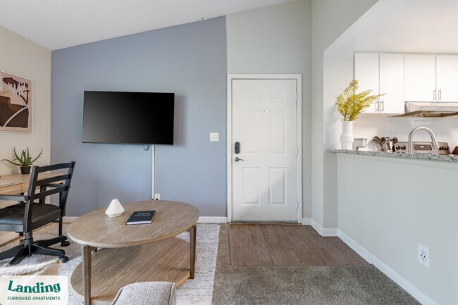 Building Photo - 1000 Palm Pl Dr NE