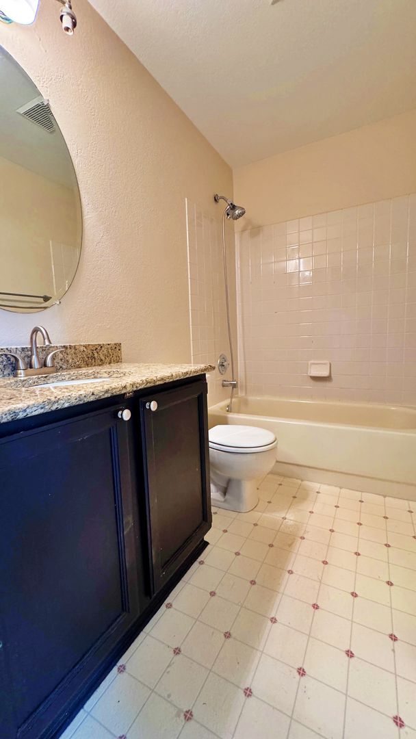 Building Photo - Welcome to this Fantastic 4 Bed 2.5 Bath i...