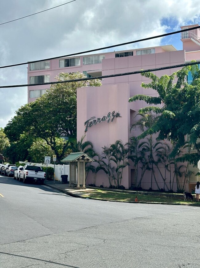 Building Photo - Spacious 1 bedroom in Honolulu