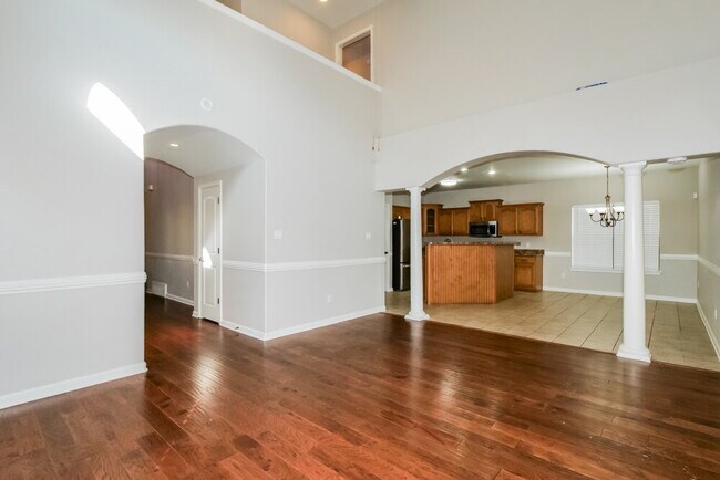 Building Photo - 290 Garden Springs Dr