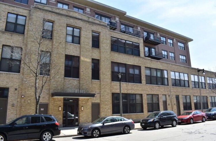 Building Photo - 1924 N Hubbard St