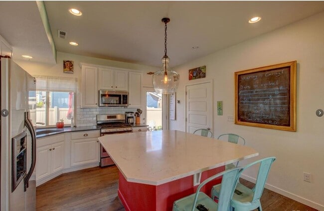 Building Photo - Long Realty & Property Management- Furnish...
