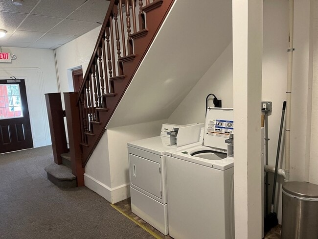 Building Photo - 277 W Elm St