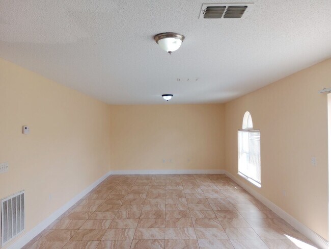 Building Photo - Spacious 4 bedrooms 2.5 baths single-family home Located in Orlando FL!!