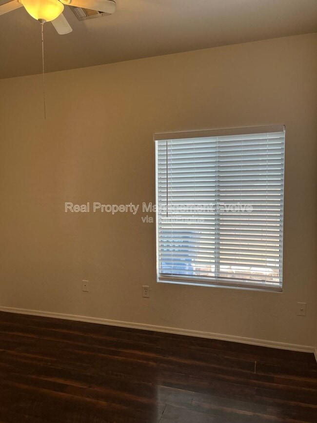 Building Photo - 13444 W Rhine Ln