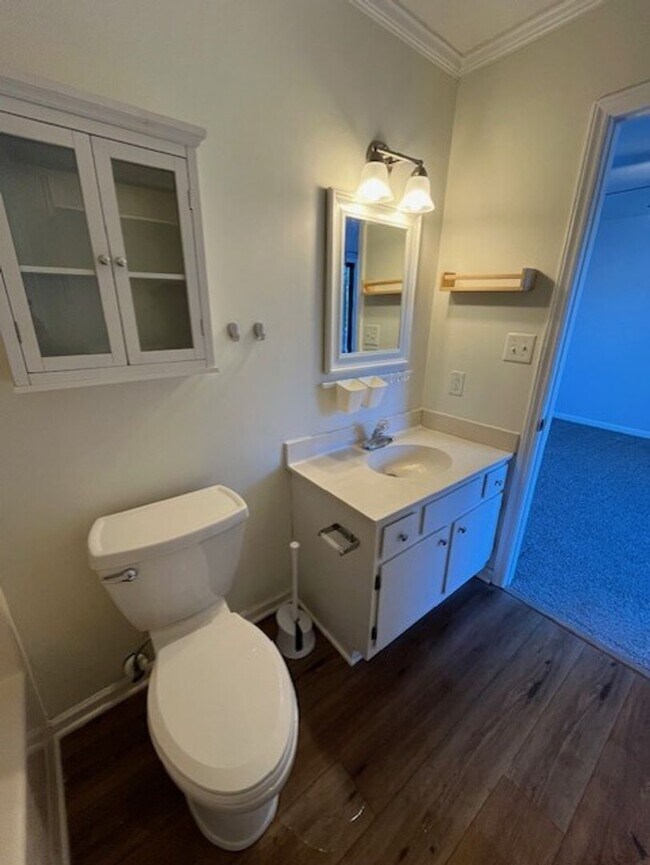 Building Photo - F2548