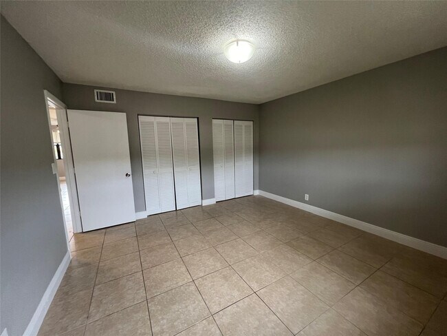 Building Photo - 179 SE 3rd St