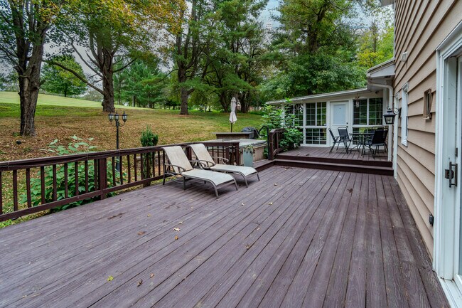 Building Photo - 230 Jacobs Creek Rd