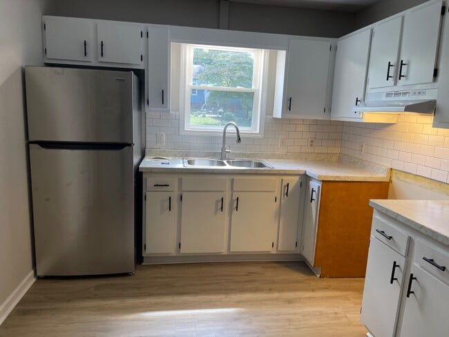 Building Photo - 108 Berry St