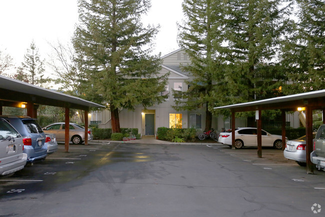 Building Photo - Hunt's Grove Apartments