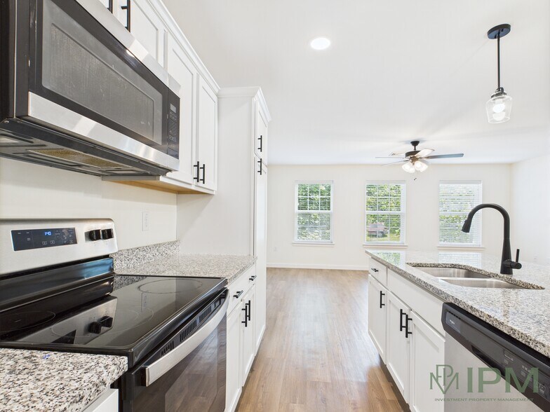 Building Photo - 2585 Emma Ln