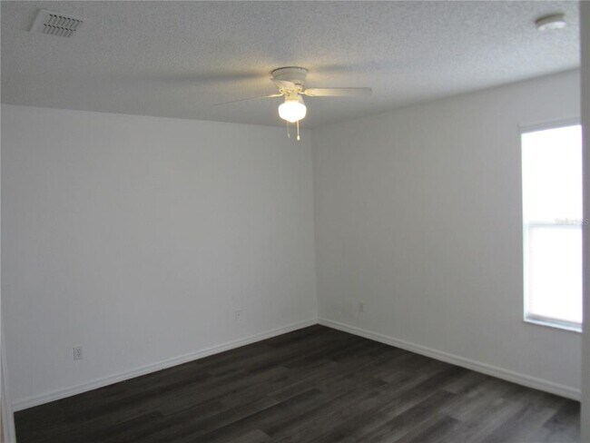 Building Photo - 202 Walnut Crest Run