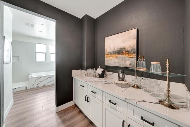 Building Photo - 168 N Falcon Ave