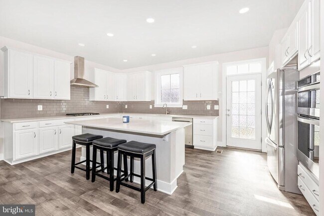 Building Photo - 1807 Fairway Ln
