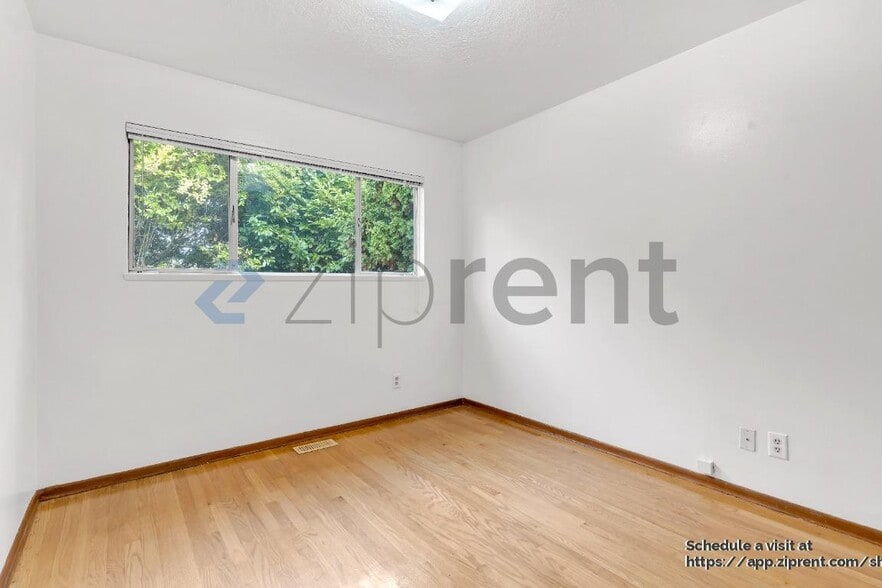 Building Photo - 6115 NE Clackamas St