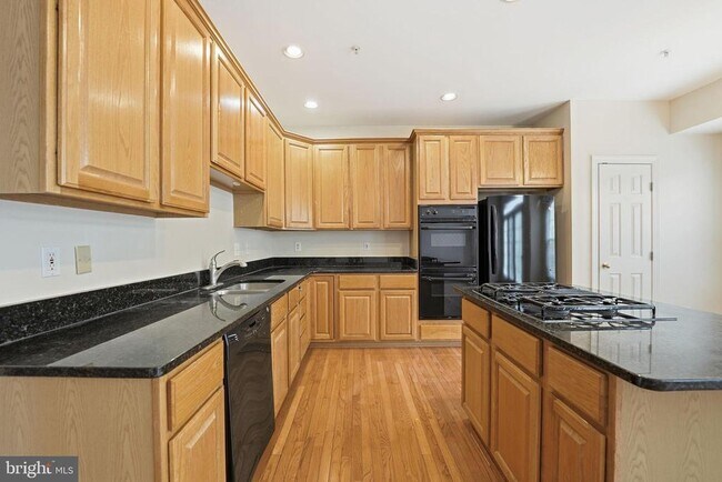 Building Photo - 1806 Brentridge St