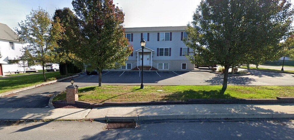 Building Photo - 913 Dunmore St