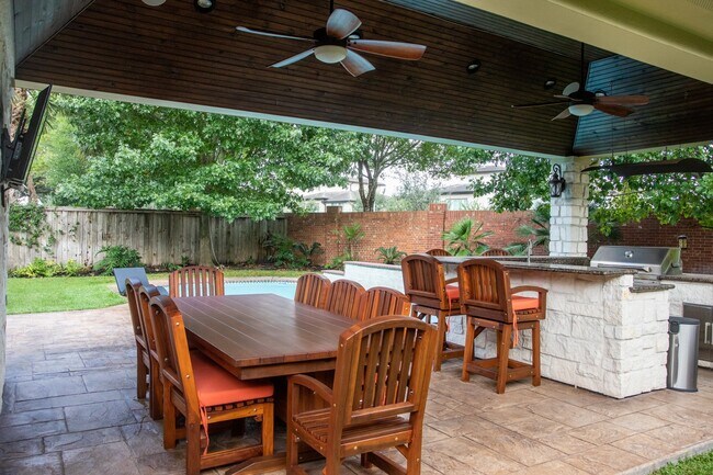 Building Photo - 3039 Bonnebridge Way Blvd