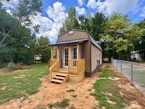 Building Photo - 1 Bedroom/1 Bathroom Tiny Home in Southside