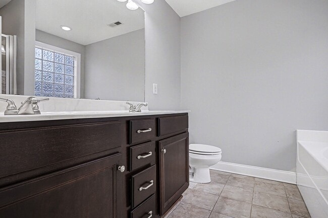 Building Photo - 201 Phillips Ridge Ln