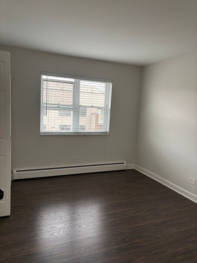 Building Photo - 801 E Miner St