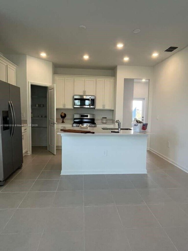 Building Photo - 5984 Zen Wy