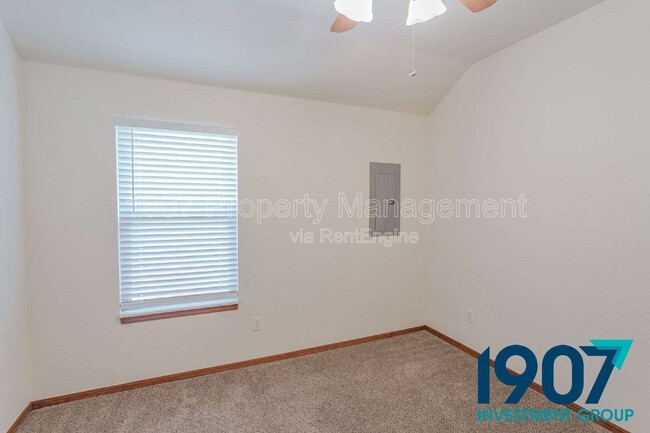 Building Photo - 923 SW 37th St