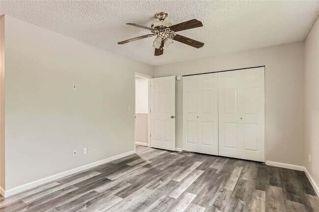 Building Photo - Charming 3 Bedroom 2 Bath Townhome In Aurora!