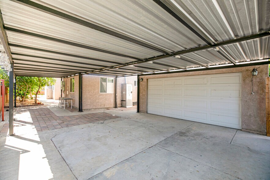 Building Photo - 18605 Valerio St