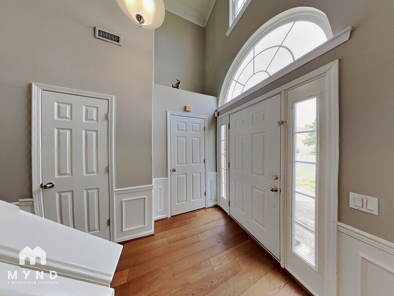 Building Photo - 9738 Woodend Ct
