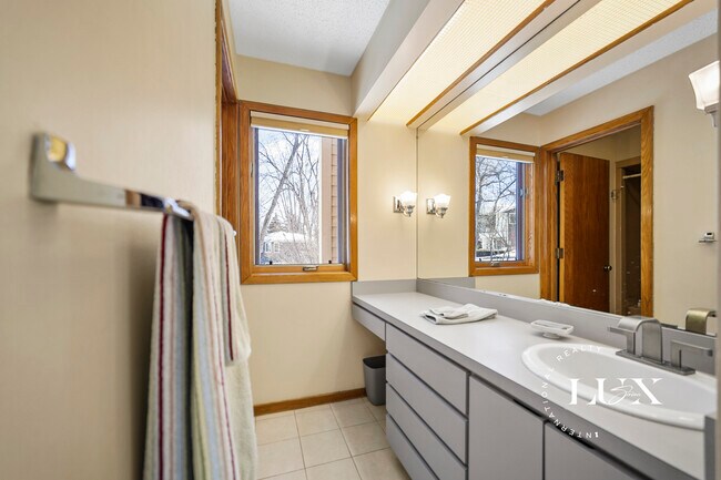 Building Photo - 2504 Sheffield Cir N