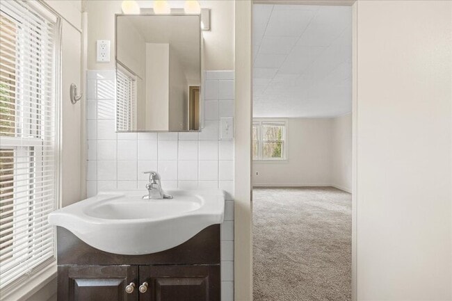 Building Photo - 139 Leona Ave