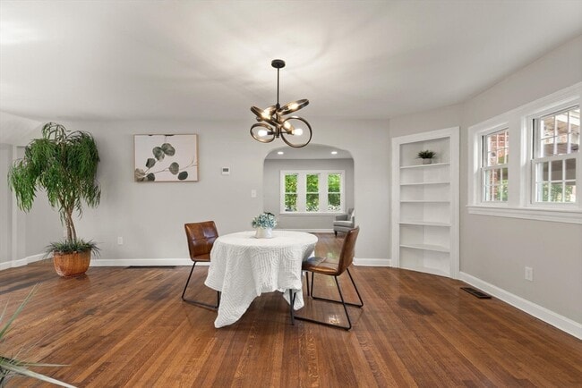 Building Photo - 129 Maple Ave