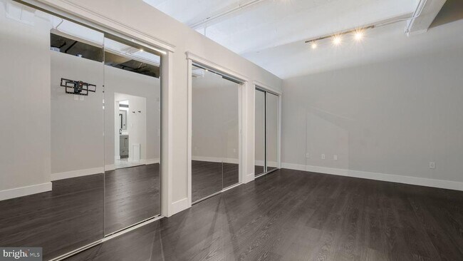 Building Photo - 444 N 4th St