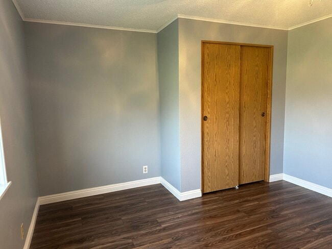 Building Photo - Peaceful Country Living on 2 Fenced Acres