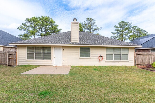 Building Photo - 18323 Water Mill Dr