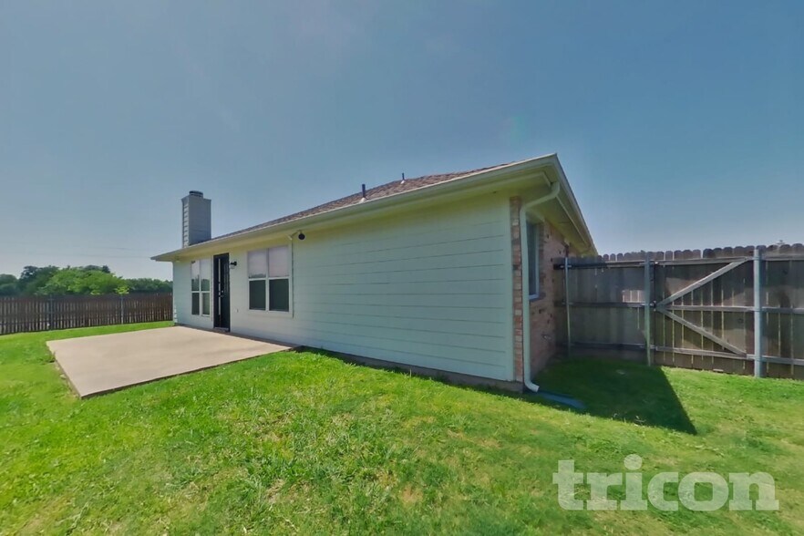 Building Photo - 233 Amherst Dr