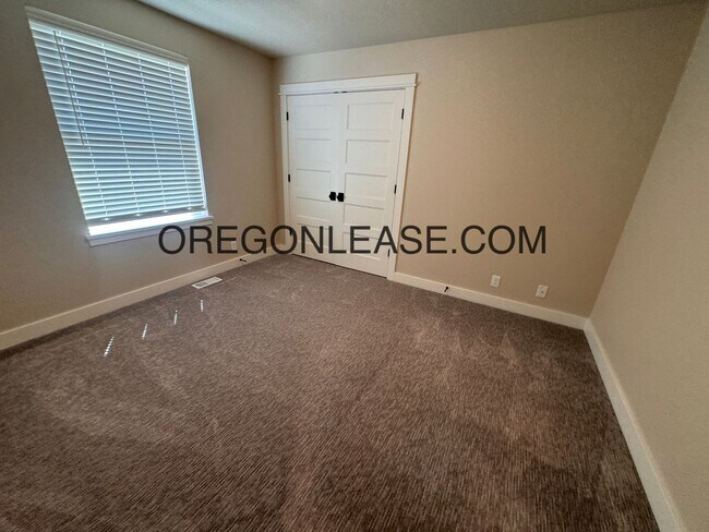 Building Photo - Spacious 4-Bedroom Home in Thurston Area –...